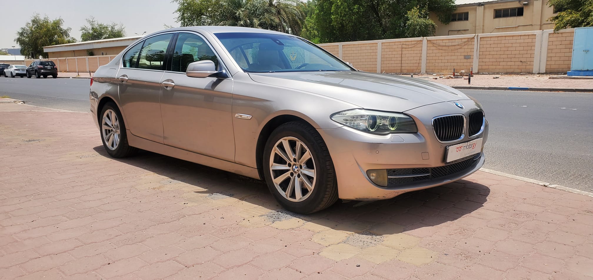 BMW 523I